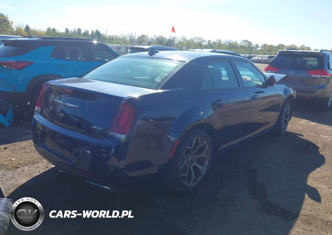 2015 Chrysler 300 300S VIN:2C3CCABG5FH767047 - 4
