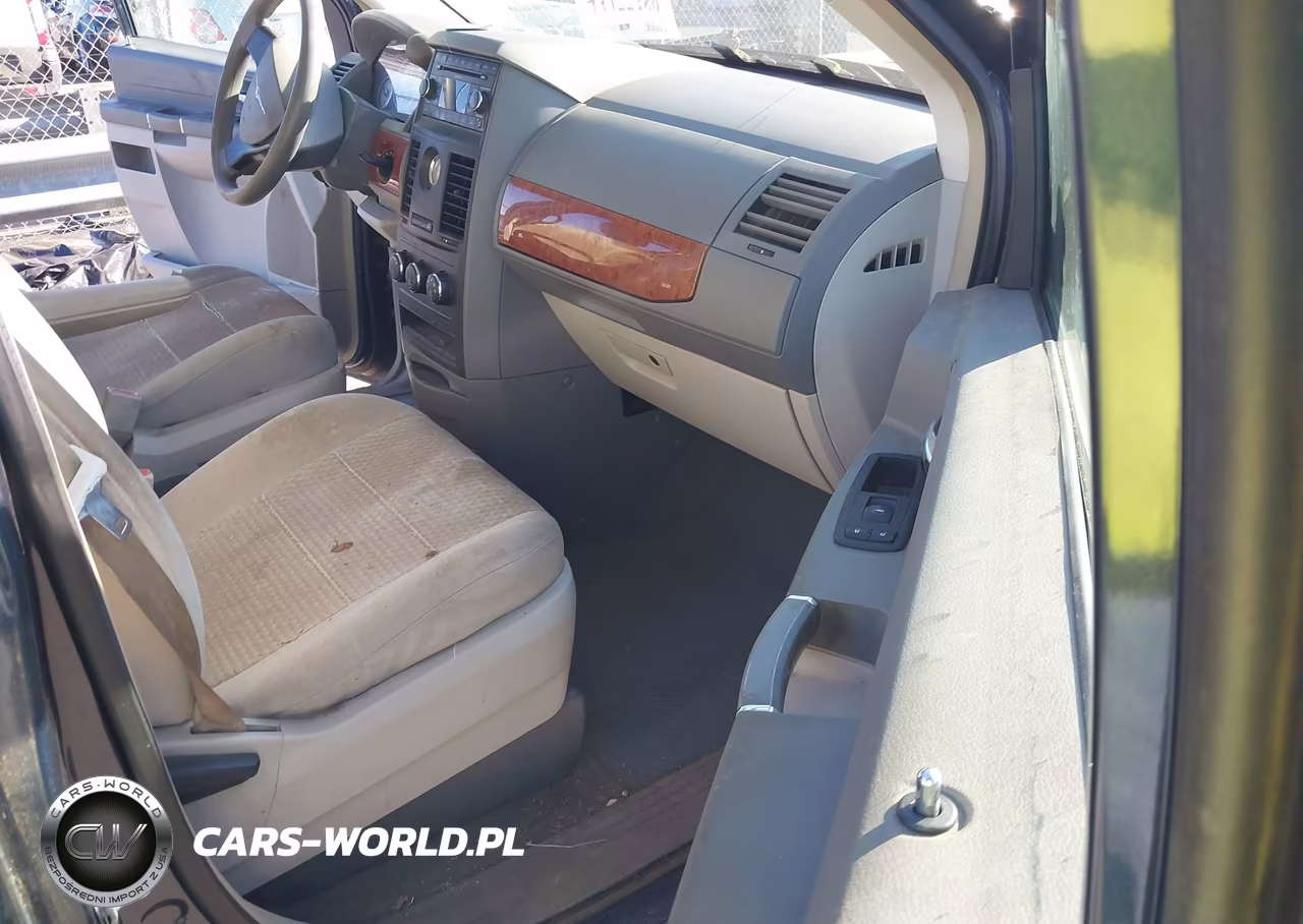 2008 Chrysler Town & Country Lx VIN:2A8HR44H18R840380 - 5