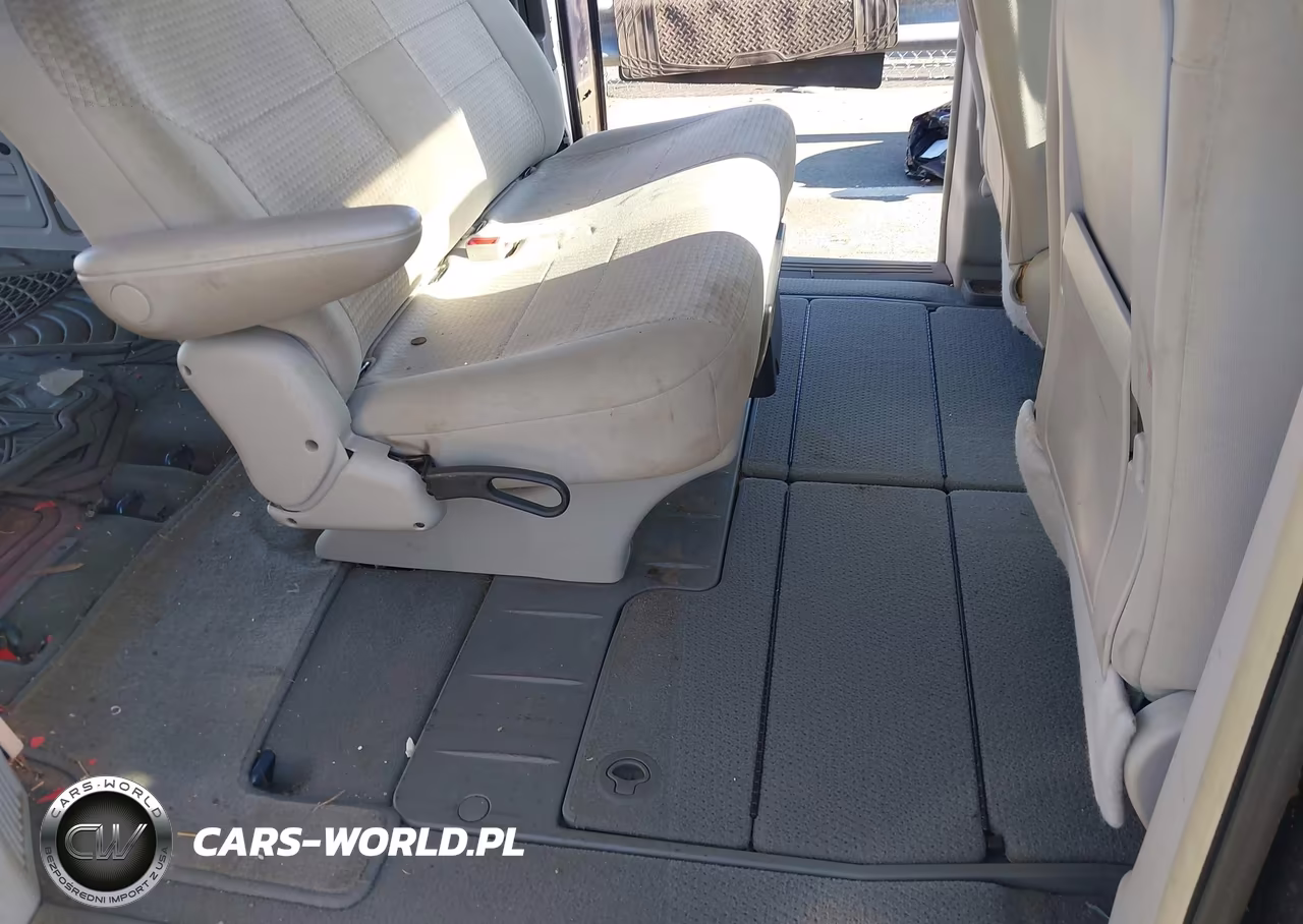 2008 Chrysler Town & Country Lx VIN:2A8HR44H18R840380 - 8