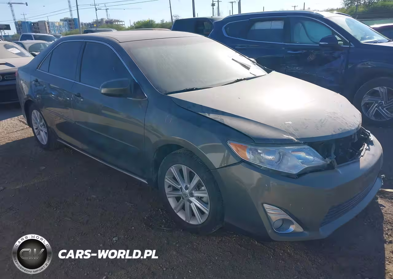 2014 Toyota Camry Hybrid Xle