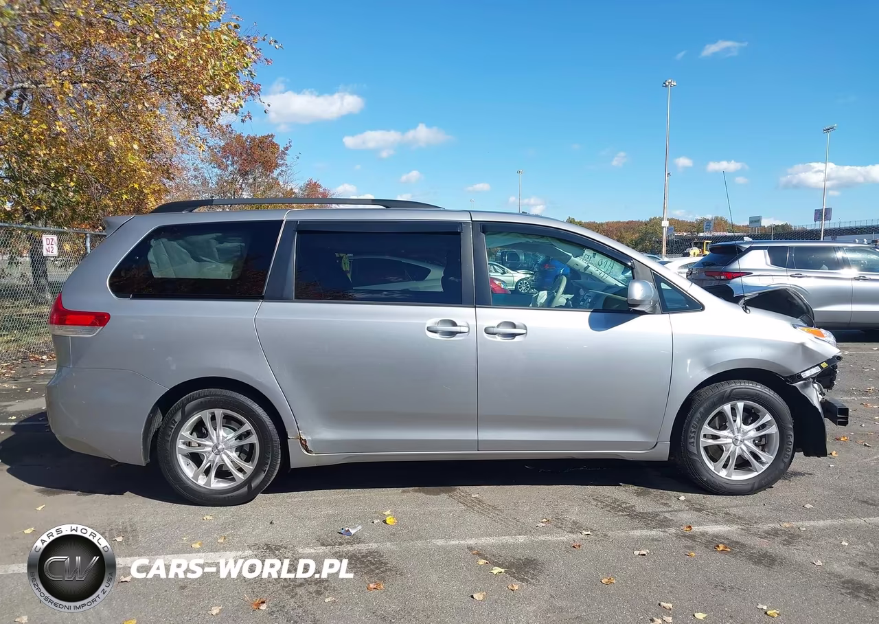2012 Toyota Sienna Le V6 8 Passenger VIN:5TDKK3DC8CS252105 - 13