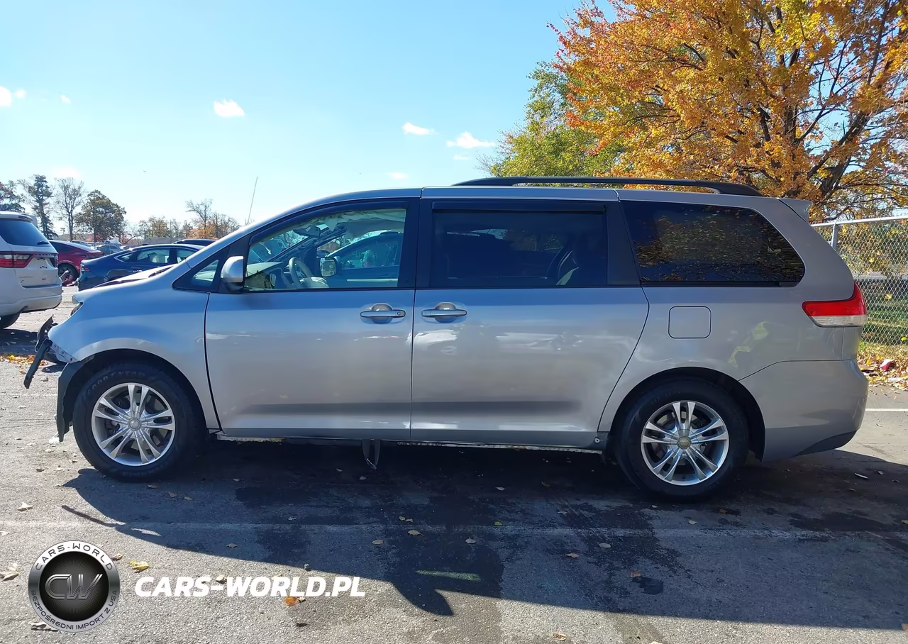 2012 Toyota Sienna Le V6 8 Passenger VIN:5TDKK3DC8CS252105 - 14