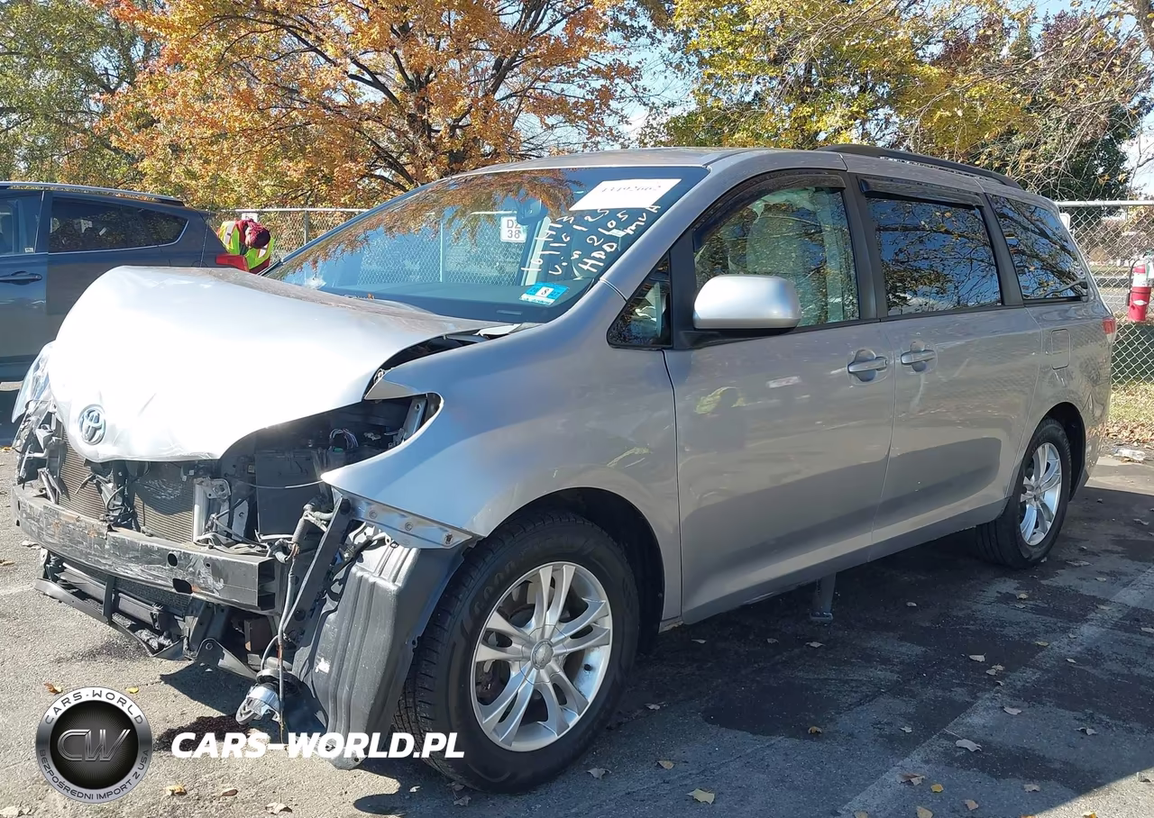 2012 Toyota Sienna Le V6 8 Passenger VIN:5TDKK3DC8CS252105 - 2