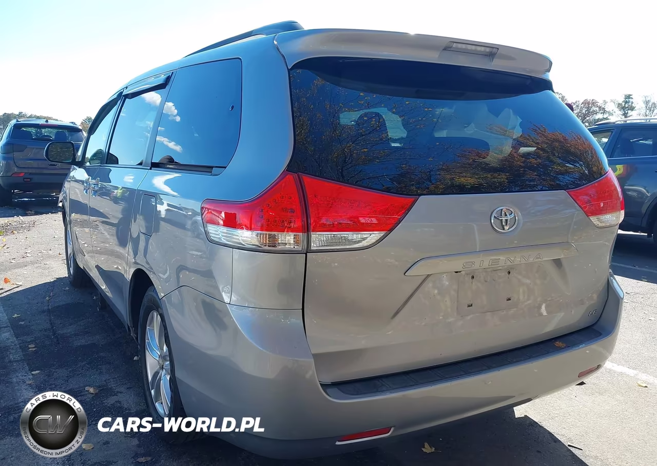 2012 Toyota Sienna Le V6 8 Passenger VIN:5TDKK3DC8CS252105 - 3