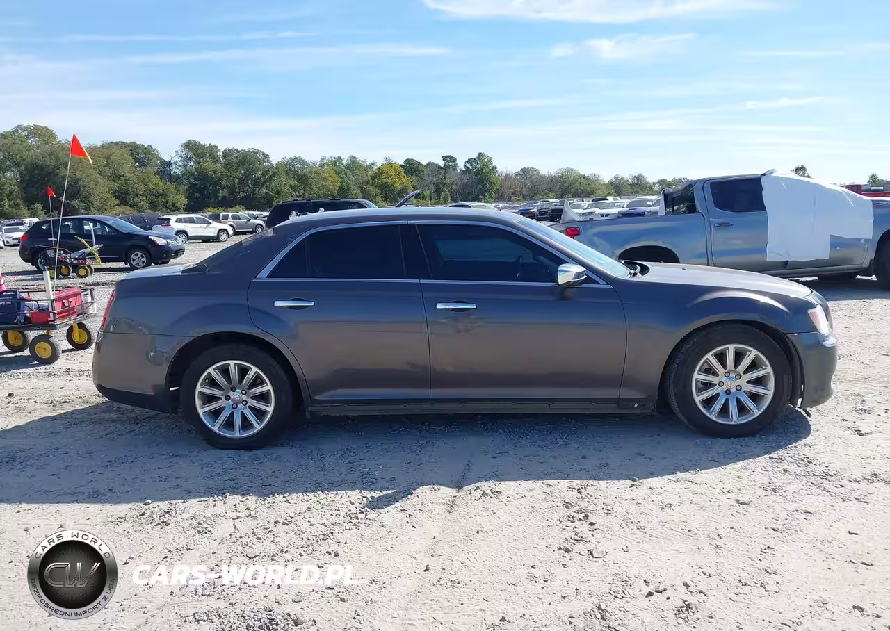 2014 Chrysler 300C VIN:2C3CCAET3EH117964 - 13