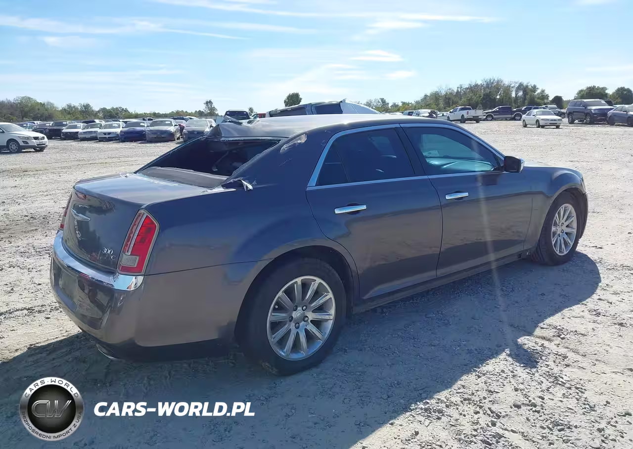 2014 Chrysler 300C VIN:2C3CCAET3EH117964 - 4