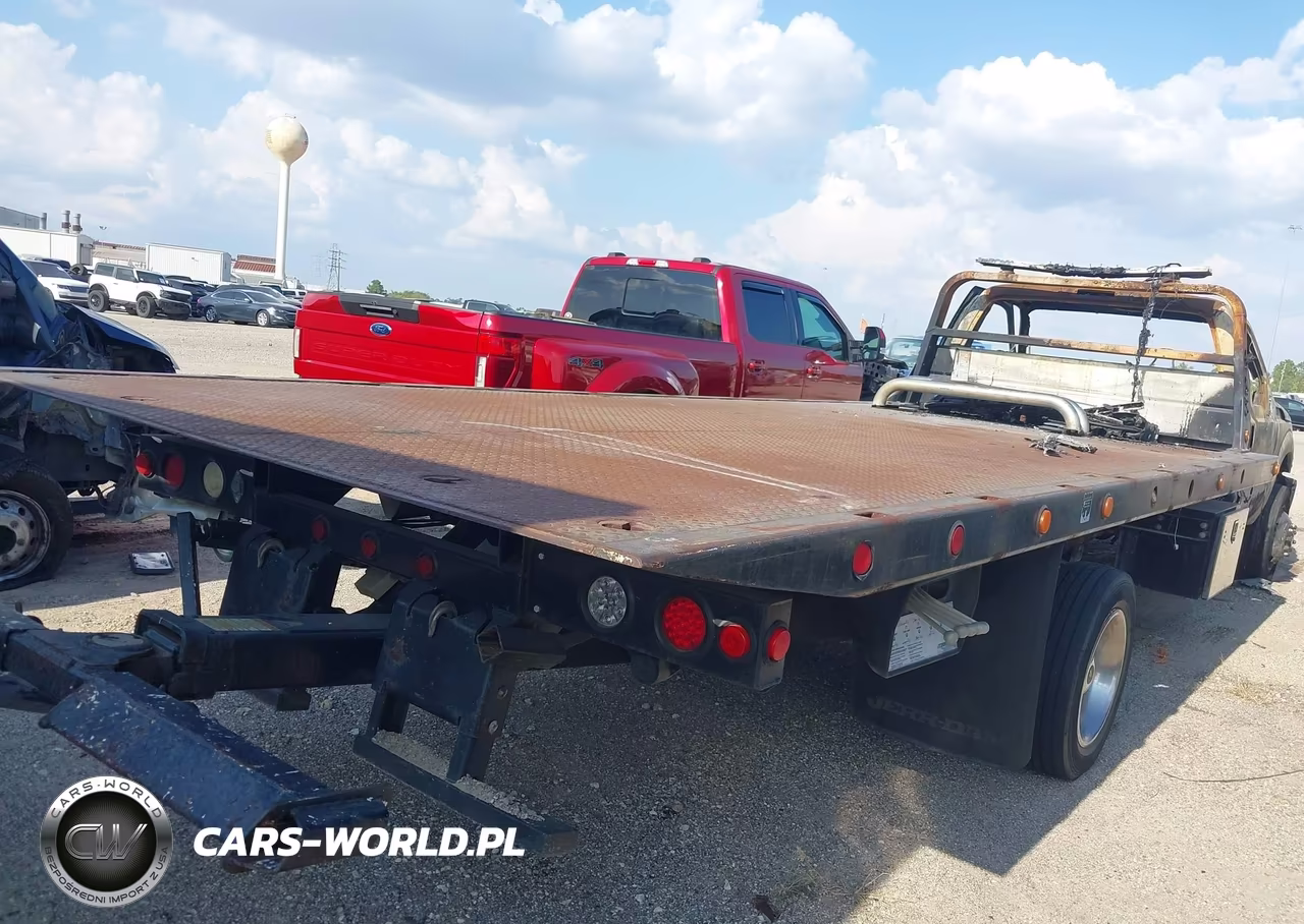 2011 Ford F-550 Chassis Xlt VIN:1FDUF5GY1BEB78235 - 4