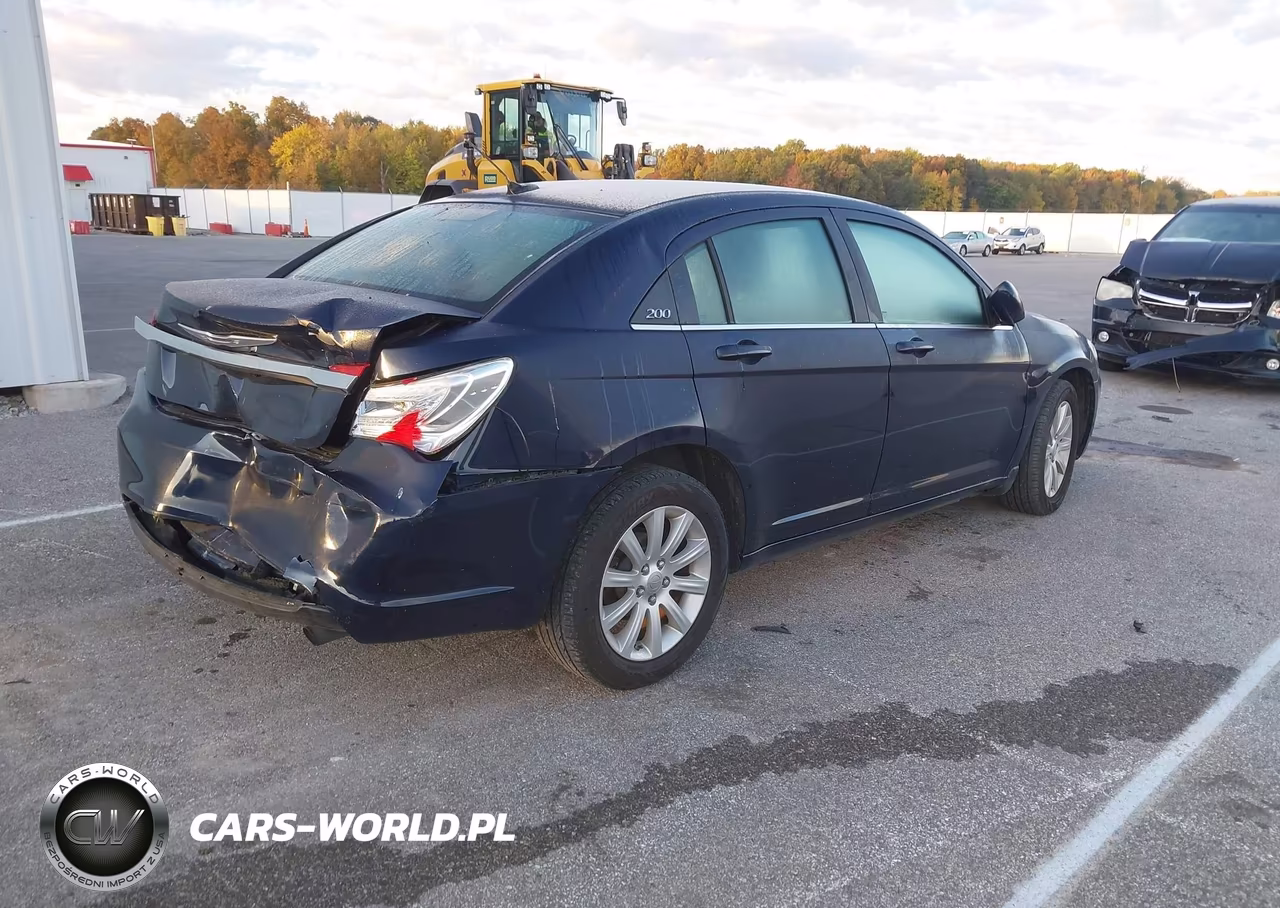2013 Chrysler 200 Touring VIN:1C3CCBBB8DN688941 - 4