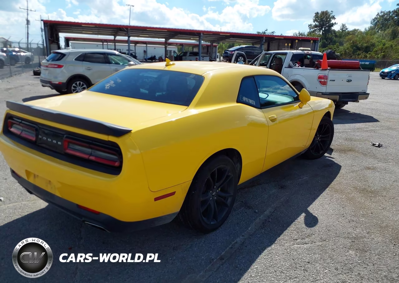 2017 Dodge Challenger Sxt VIN:2C3CDZAG5HH555569 - 4