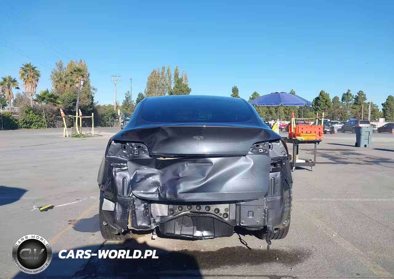 2022 Tesla Model Y Long Range Dual Motor All-Wheel Drive VIN:7SAYGDEE9NF337966 - 17