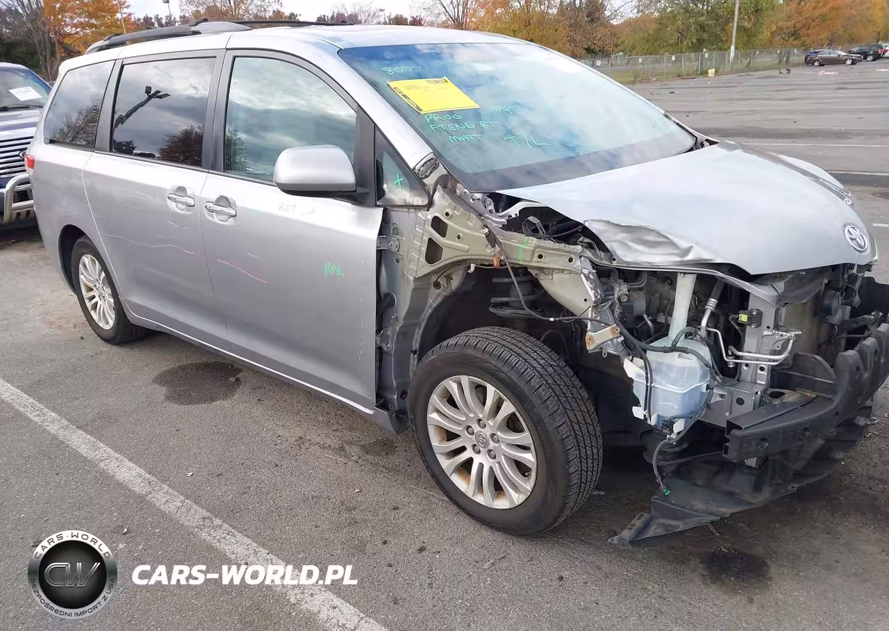 2013 Toyota Sienna Xle V6 8 Passenger