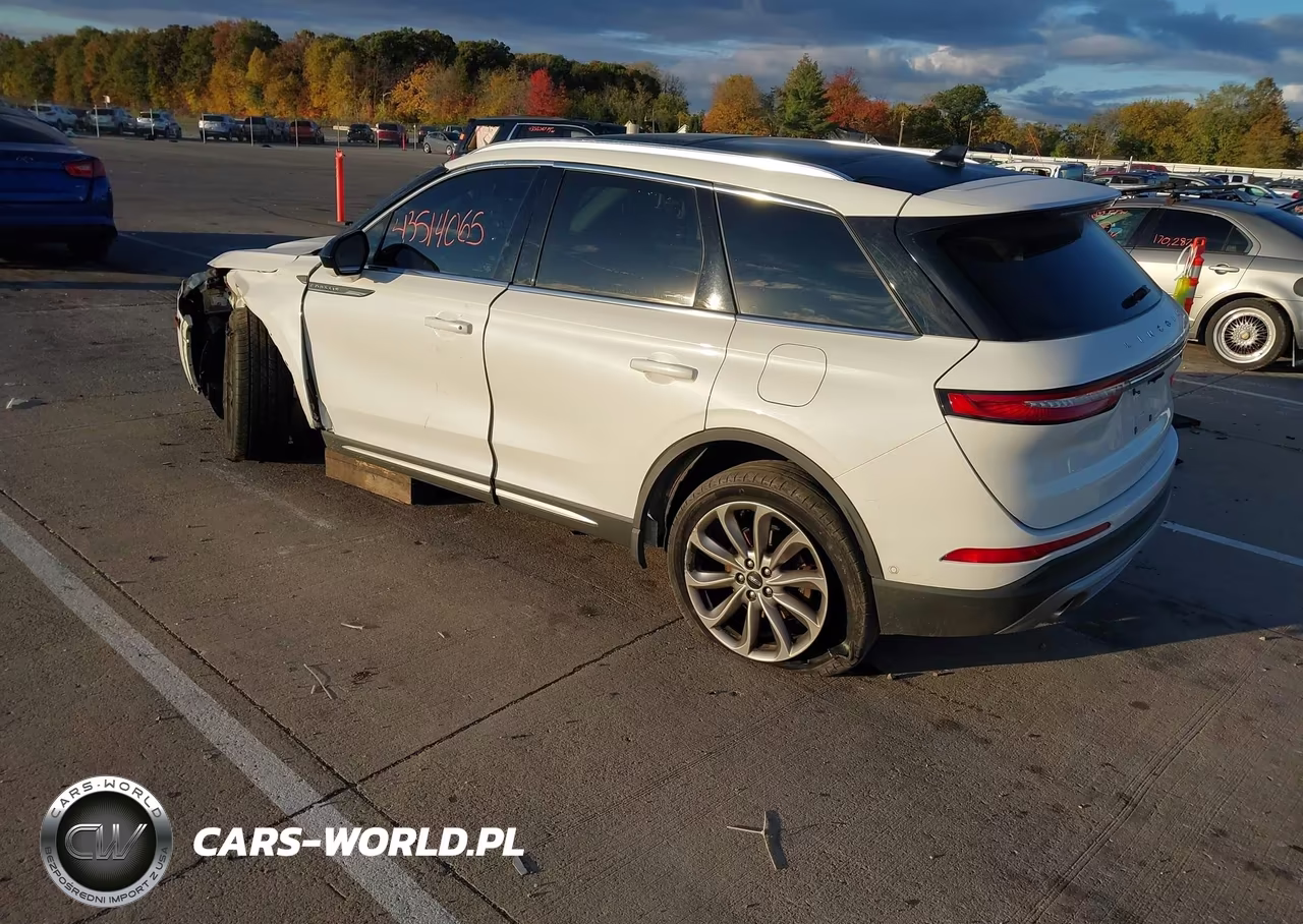 2020 Lincoln Corsair Standard VIN:5LMCJ1D99LUL11750 - 3