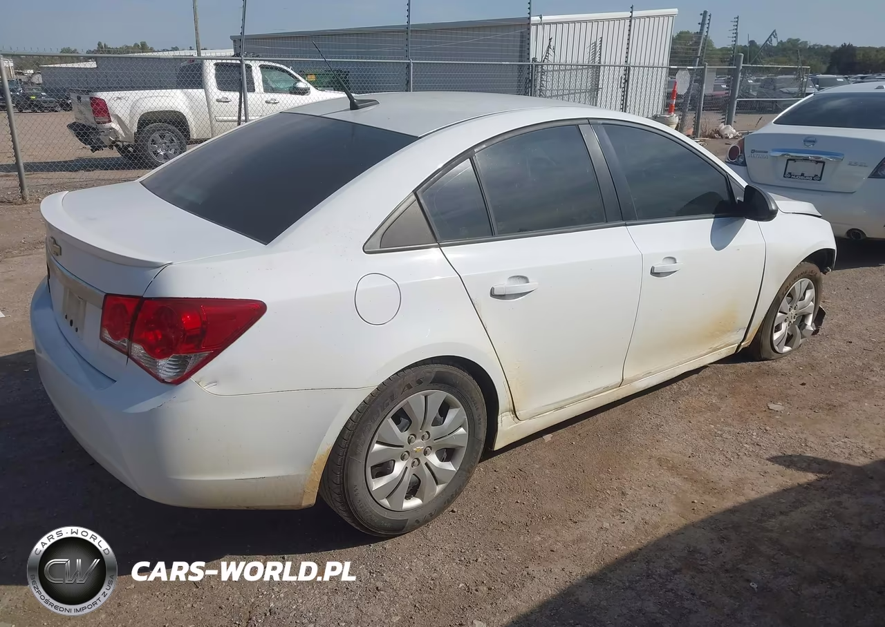 2014 Chevrolet Cruze Ls Auto VIN:1G1PA5SH5E7350887 - 4