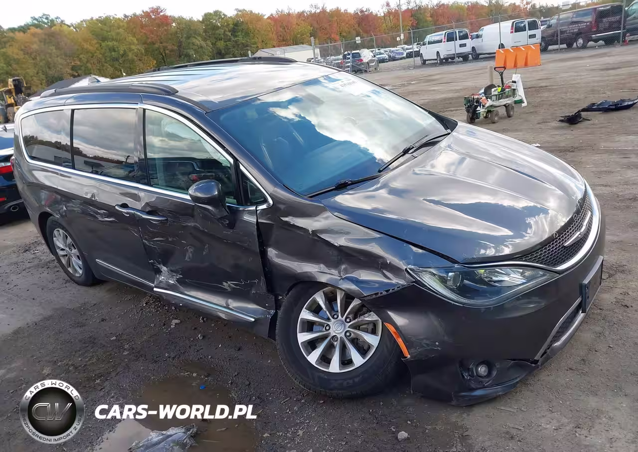 2017 Chrysler Pacifica Touring-L