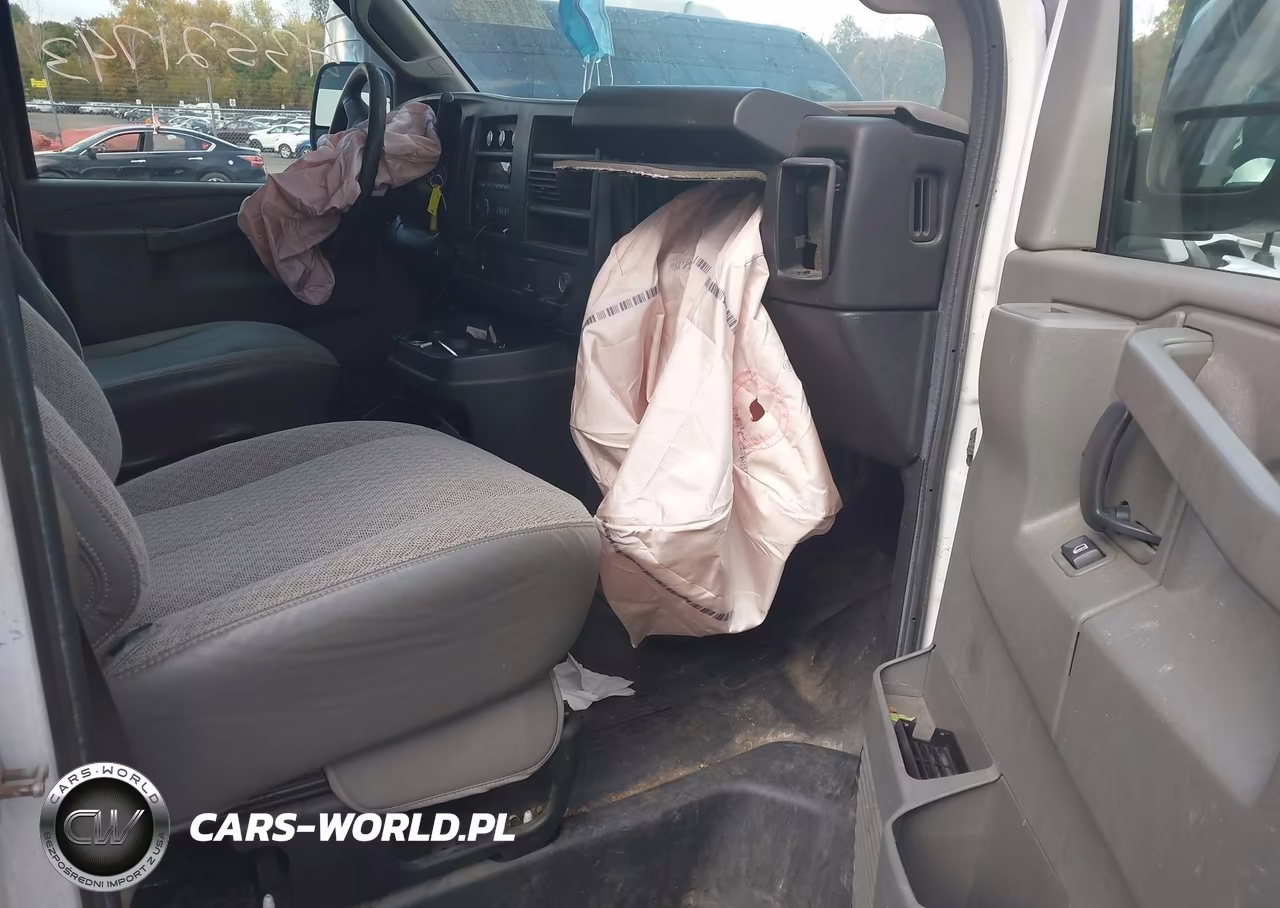 2017 Chevrolet Express 2500 Work Van VIN:1GCWGAFF8H1126202 - 5