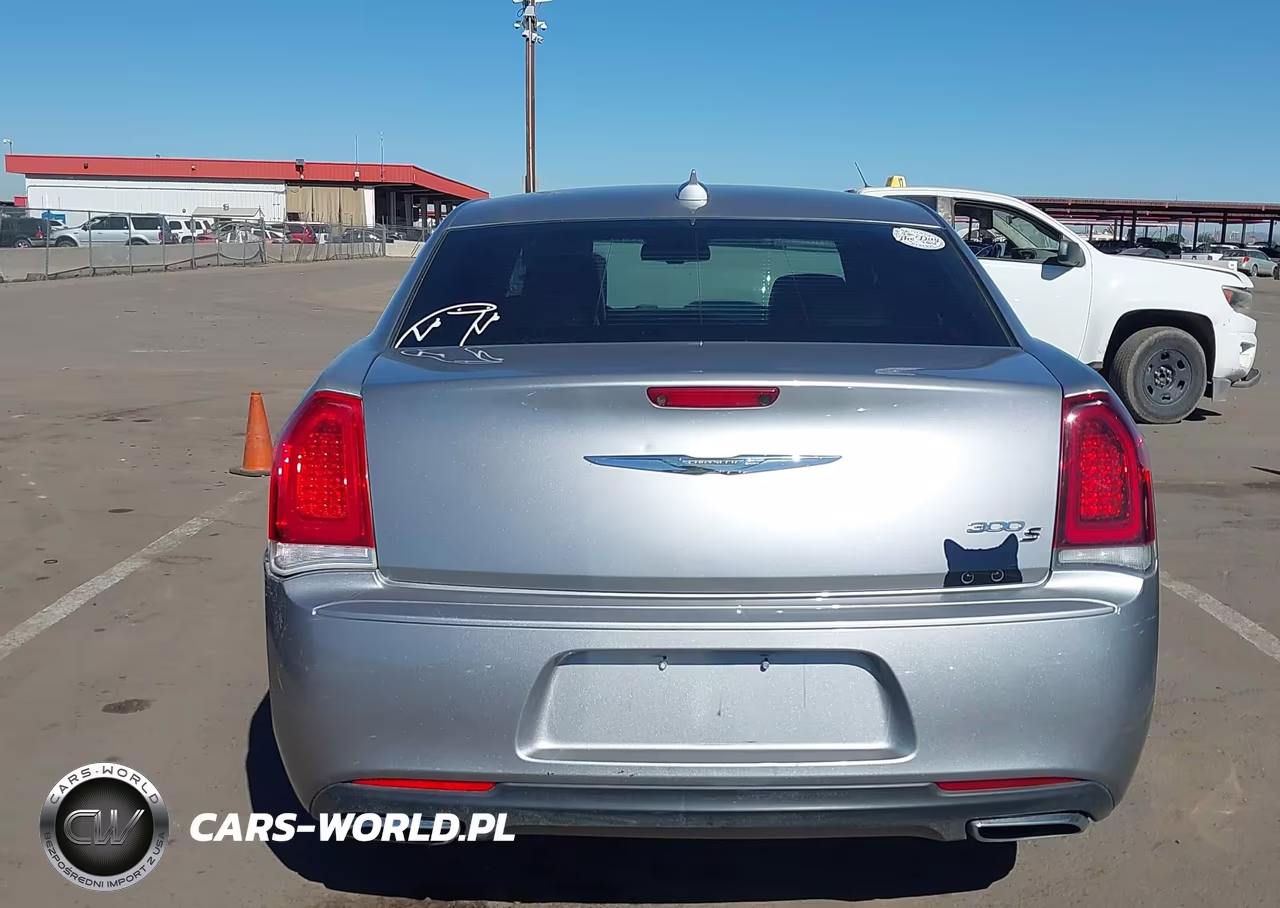 2015 Chrysler 300 300S VIN:2C3CCABGXFH797239 - 17