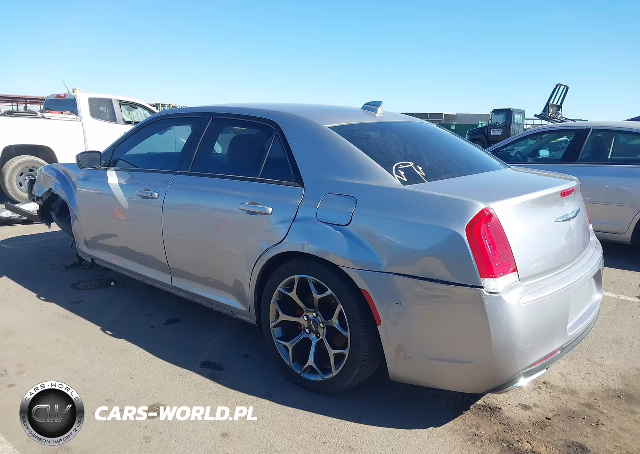 2015 Chrysler 300 300S VIN:2C3CCABGXFH797239 - 3