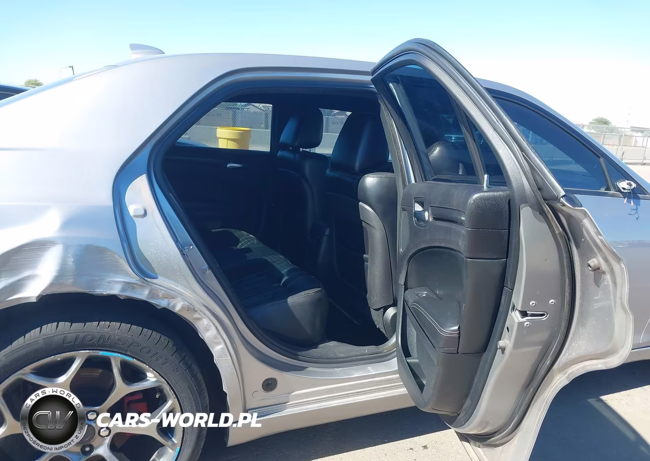 2015 Chrysler 300 300S VIN:2C3CCABGXFH797239 - 8