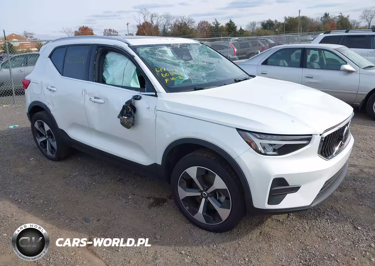 2025 Volvo Xc40 B5 Core Bright Theme