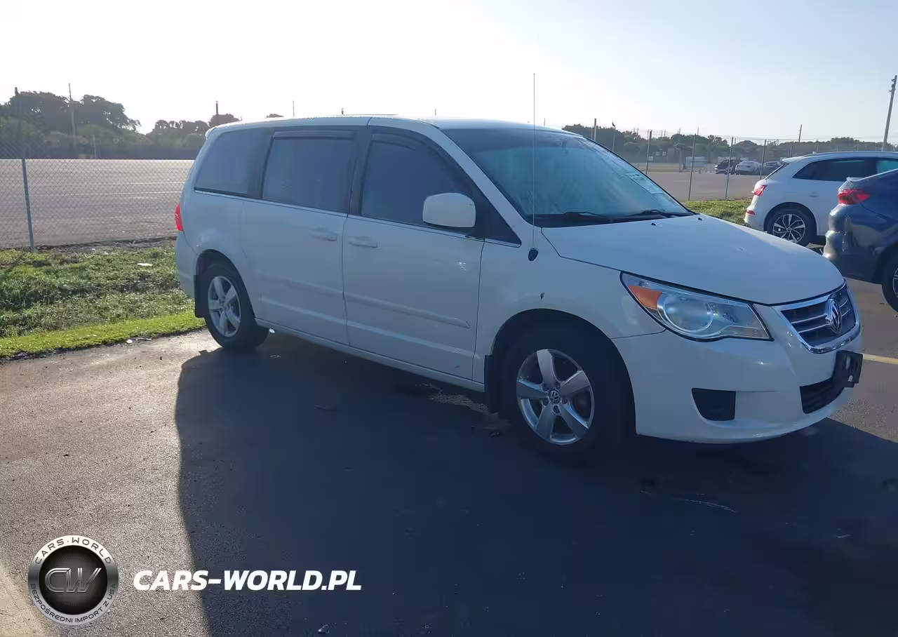 2010 Volkswagen Routan Se