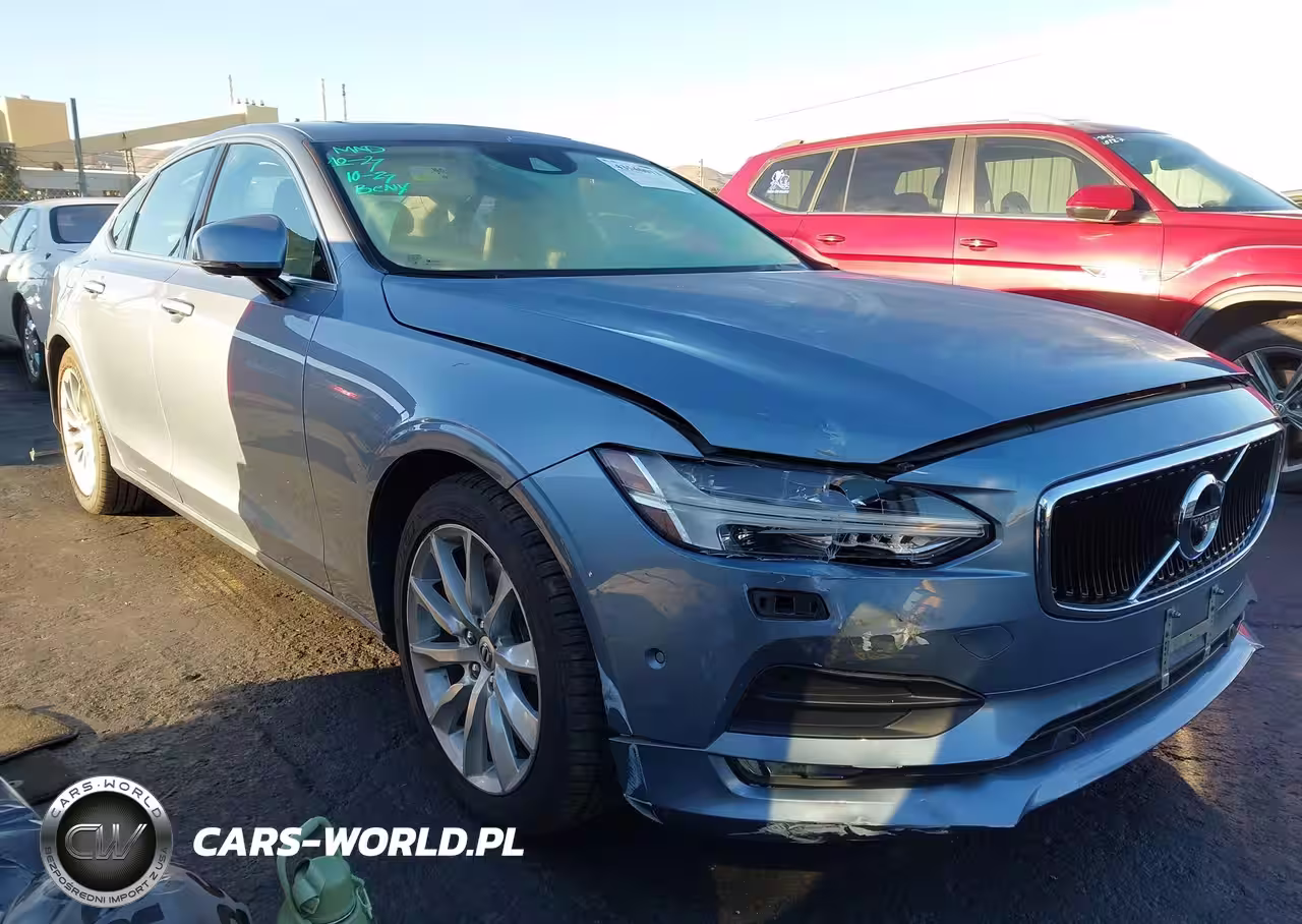 2017 Volvo S90 T6 Momentum