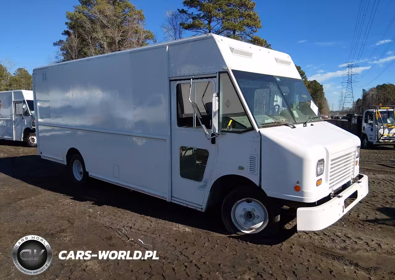 2014 Freightliner Chassis M Line Walk-In Van