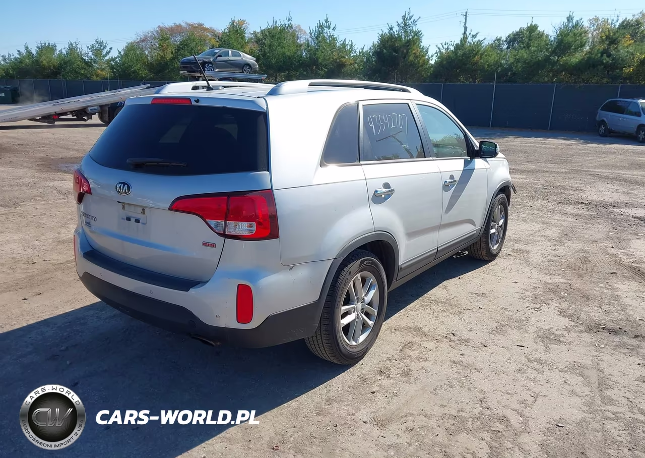 2014 Kia Sorento Lx VIN:5XYKT3A62EG496361 - 4
