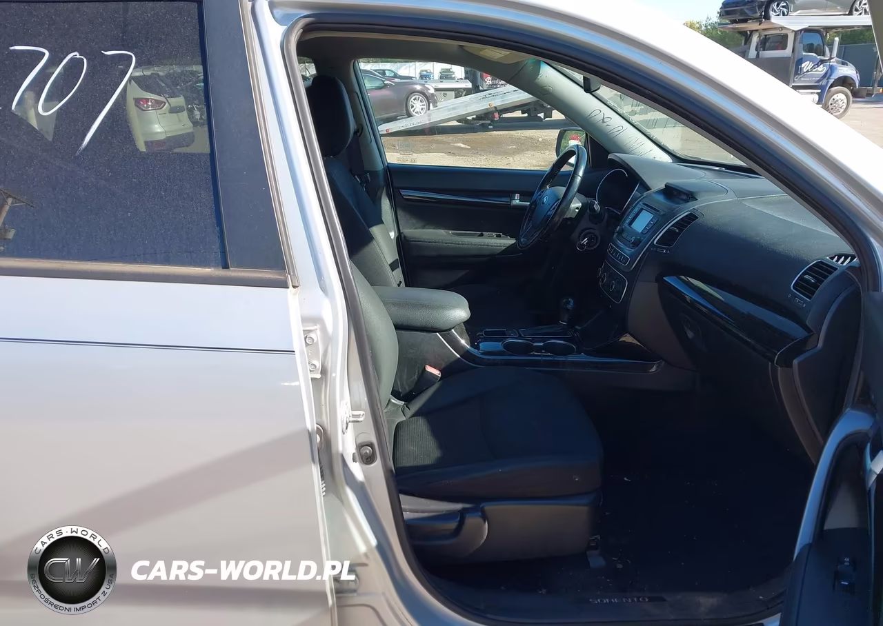 2014 Kia Sorento Lx VIN:5XYKT3A62EG496361 - 5