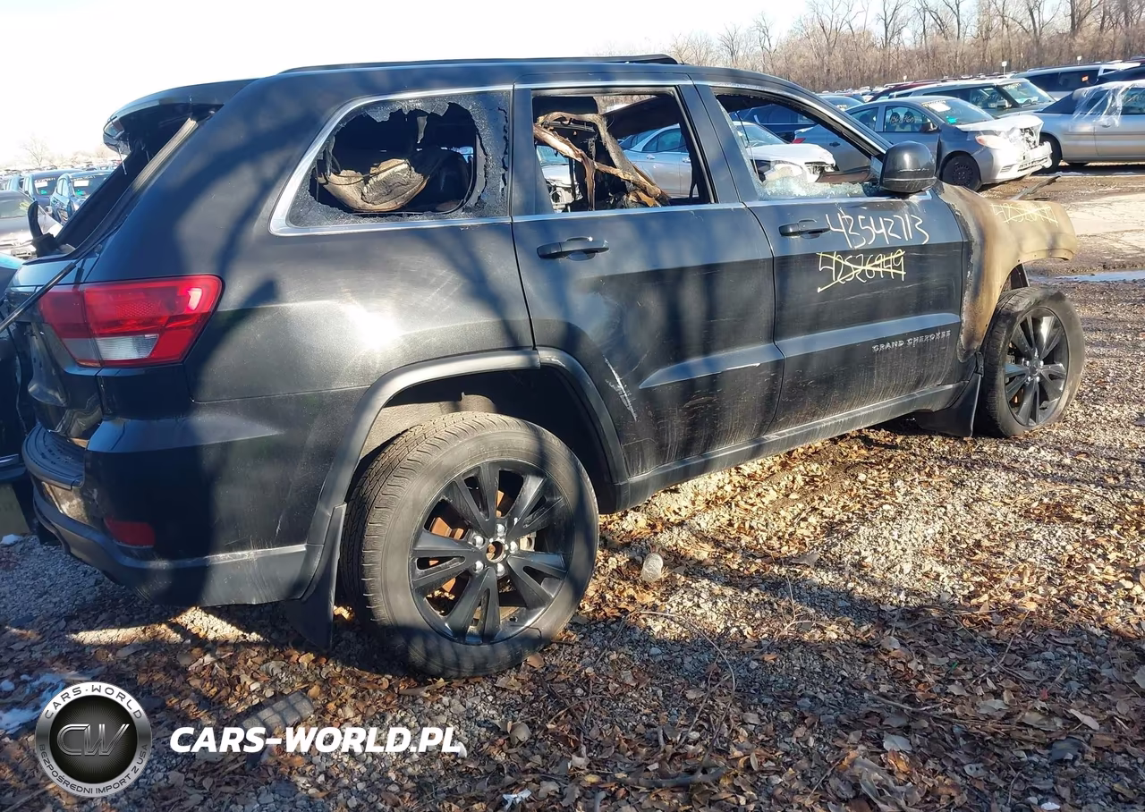 2013 Jeep Grand Cherokee Laredo Altitude VIN:1C4RJFAG0DC587159 - 4
