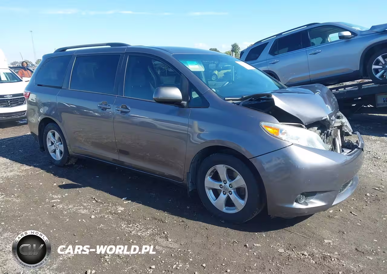 2015 Toyota Sienna Le 8 Passenger