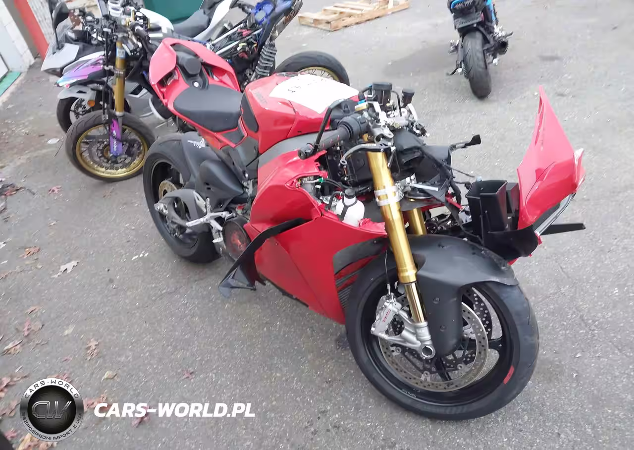 2025 Ducati Panigale V4-V4S