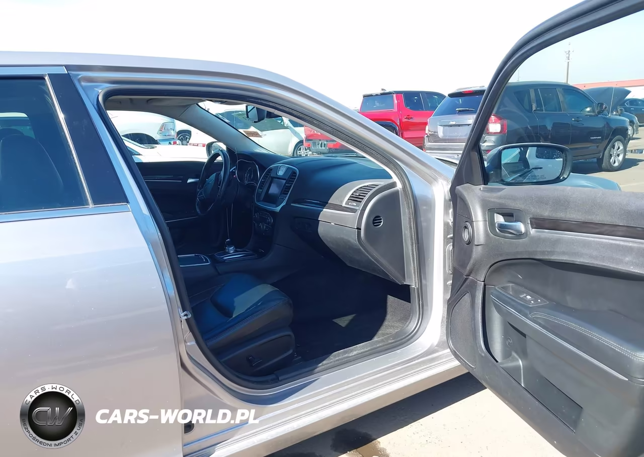 2016 Chrysler 300 Limited VIN:2C3CCAAG2GH211846 - 5