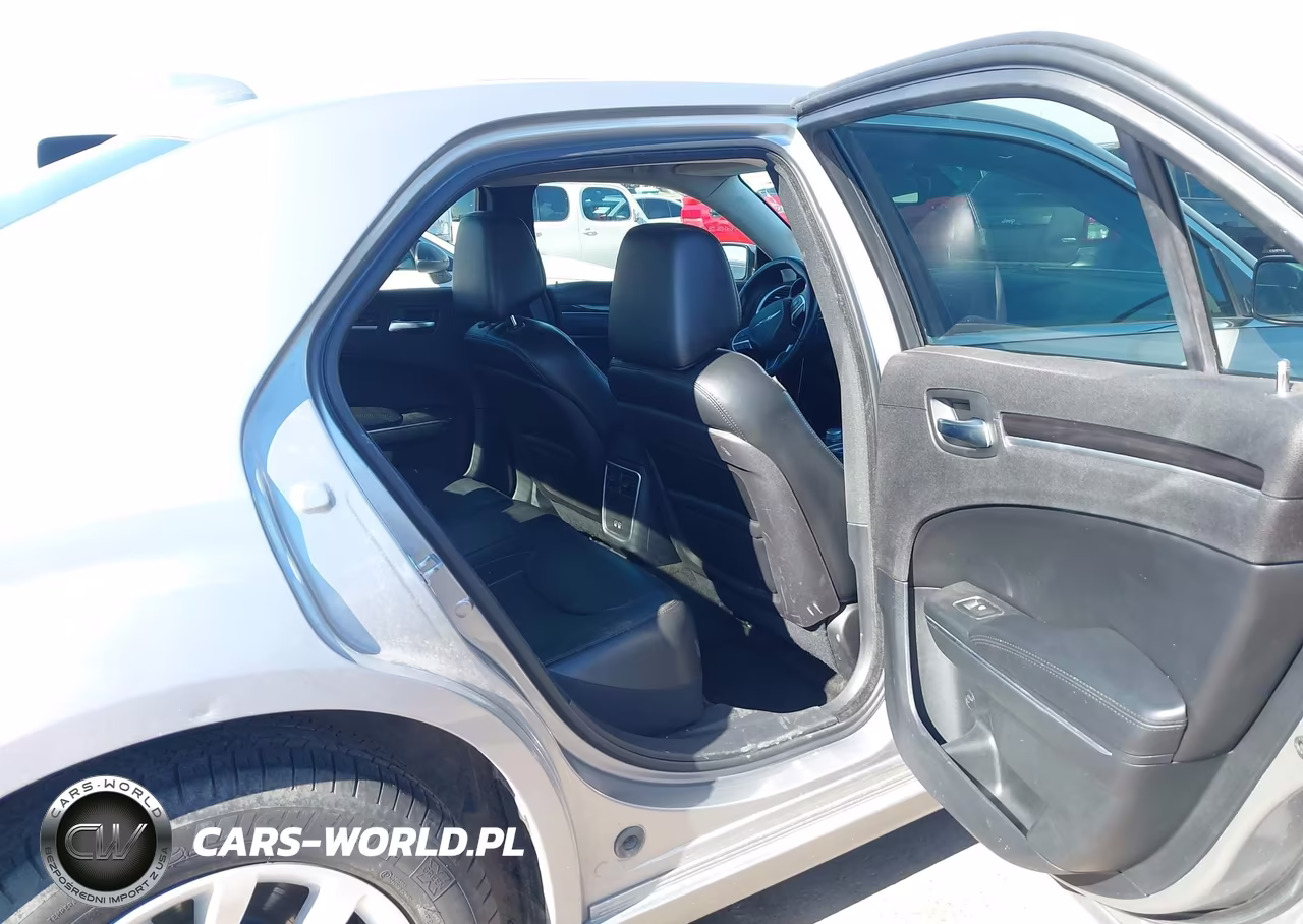 2016 Chrysler 300 Limited VIN:2C3CCAAG2GH211846 - 8