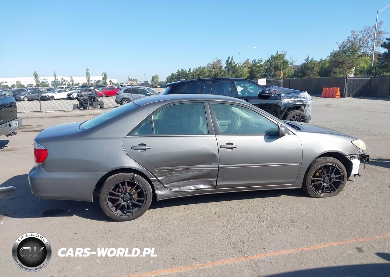 2005 Toyota Camry Le VIN:4T1BE32K95U557561 - 13