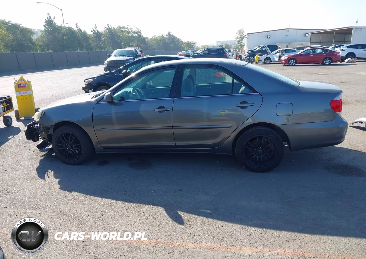 2005 Toyota Camry Le VIN:4T1BE32K95U557561 - 14