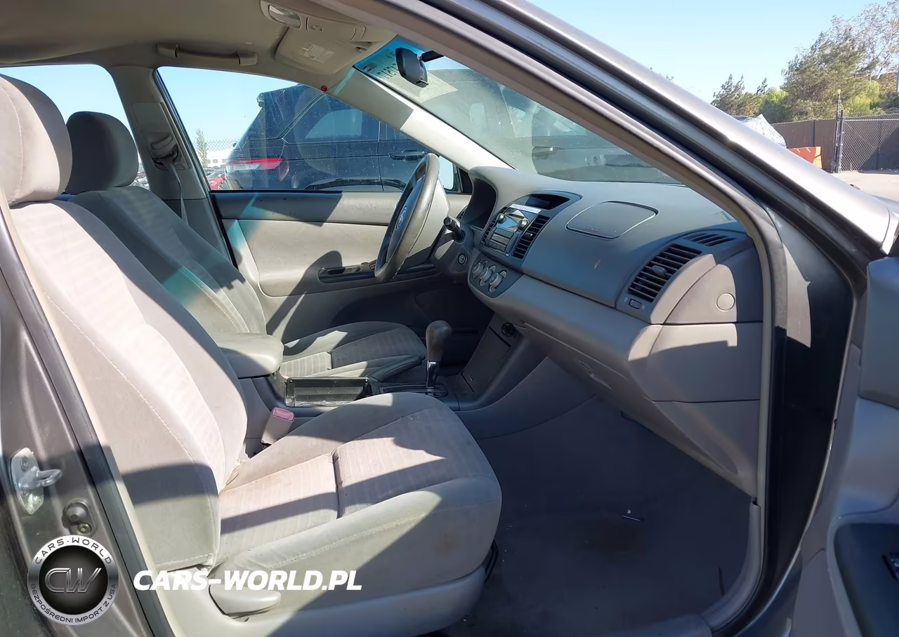 2005 Toyota Camry Le VIN:4T1BE32K95U557561 - 5