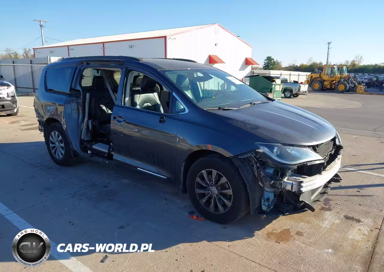 2017 Chrysler Pacifica Touring-L