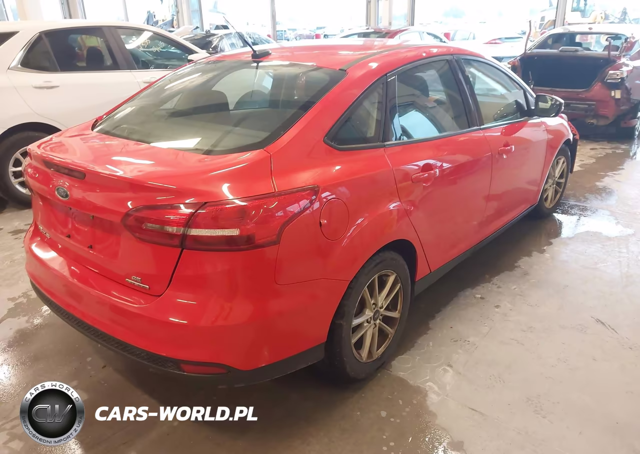 2016 Ford Focus Se VIN:1FADP3F21GL348380 - 4