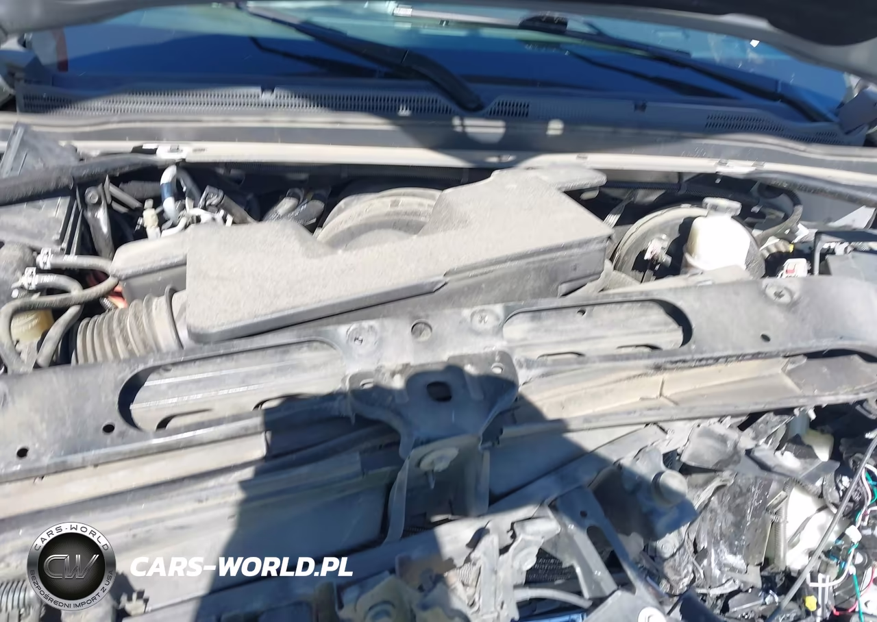 2018 Chevrolet Suburban Lt VIN:1GNSCHKC6JR398132 - 8