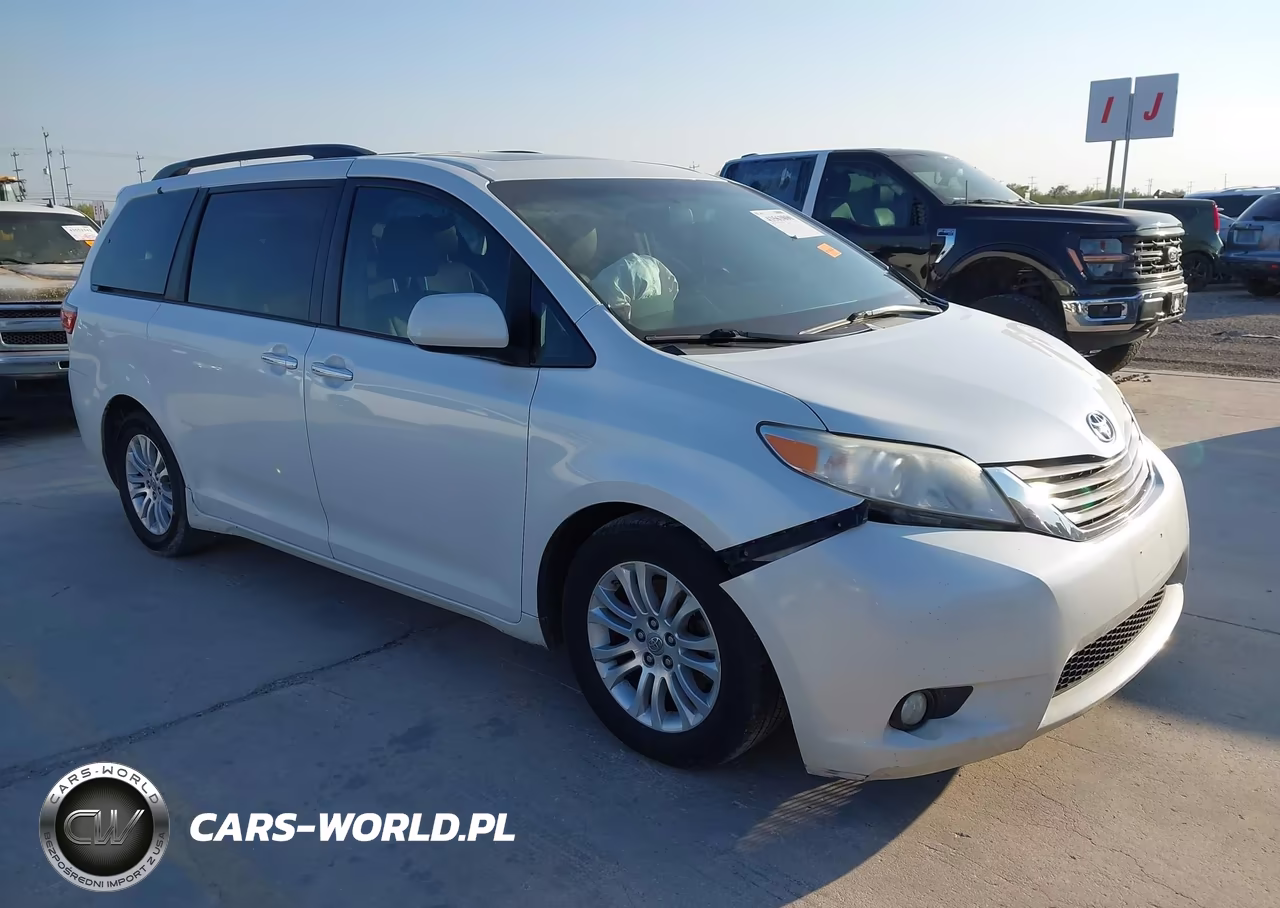 2015 Toyota Sienna Xle 8 Passenger