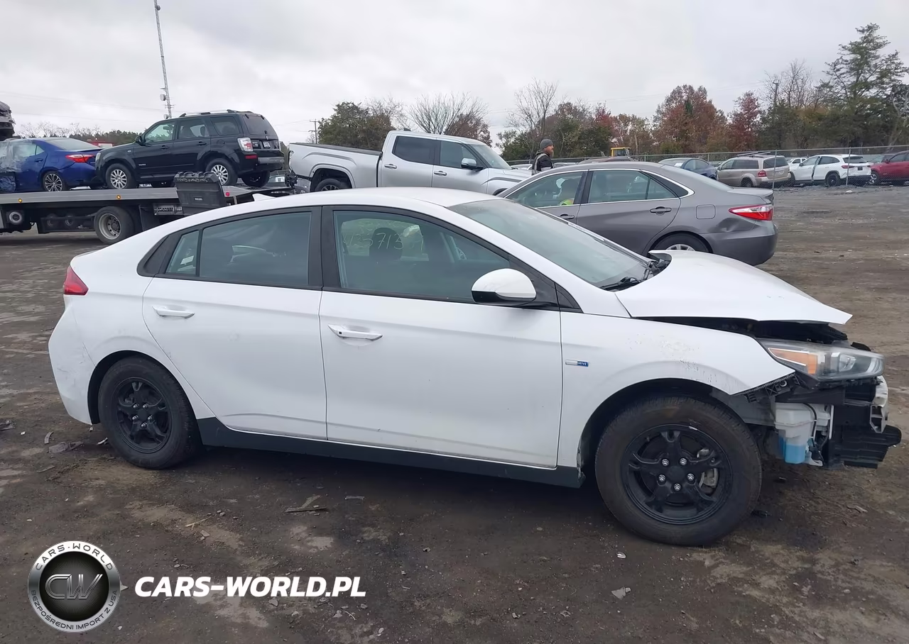 2017 Hyundai Ioniq Hybrid Blue VIN:KMHC65LC3HU030611 - 13