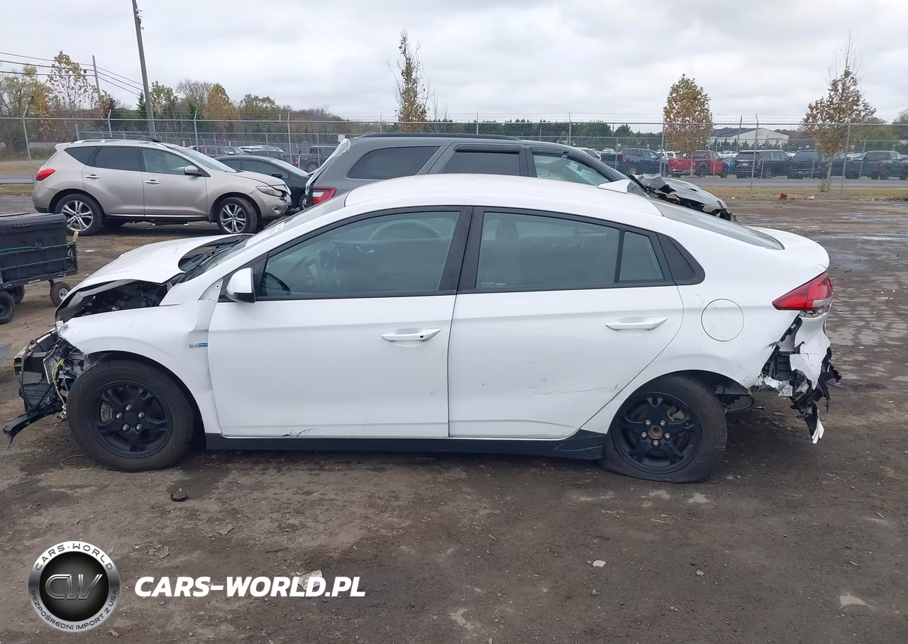 2017 Hyundai Ioniq Hybrid Blue VIN:KMHC65LC3HU030611 - 14