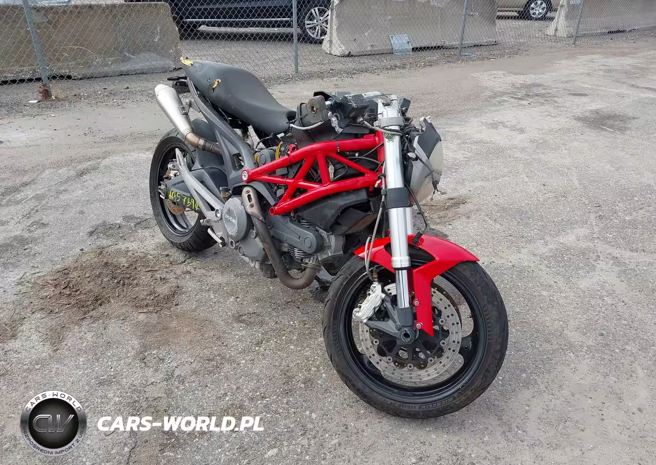 2010 Ducati Monster 696