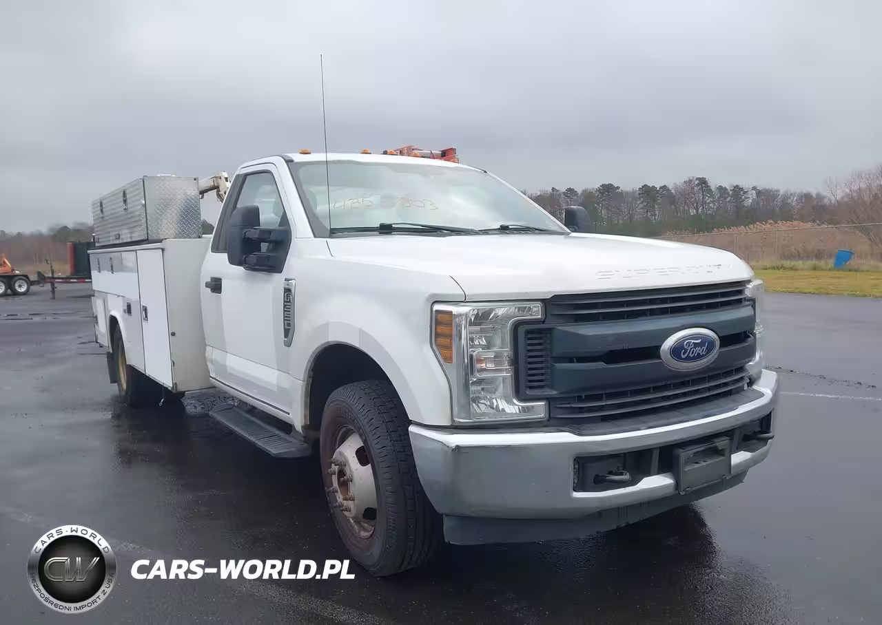 2018 Ford F-350 Chassis Xl