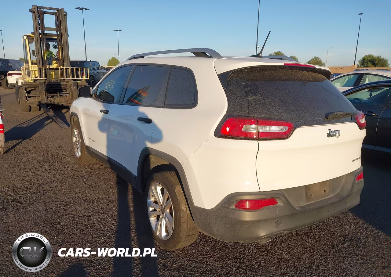 2015 Jeep Cherokee Sport VIN:1C4PJLAB4FW632695 - 3