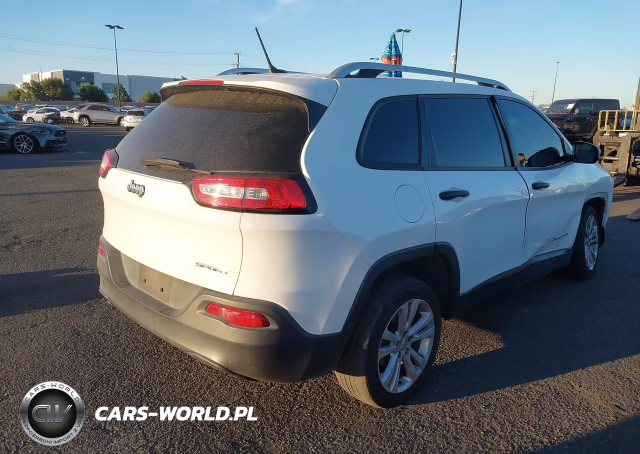 2015 Jeep Cherokee Sport VIN:1C4PJLAB4FW632695 - 4
