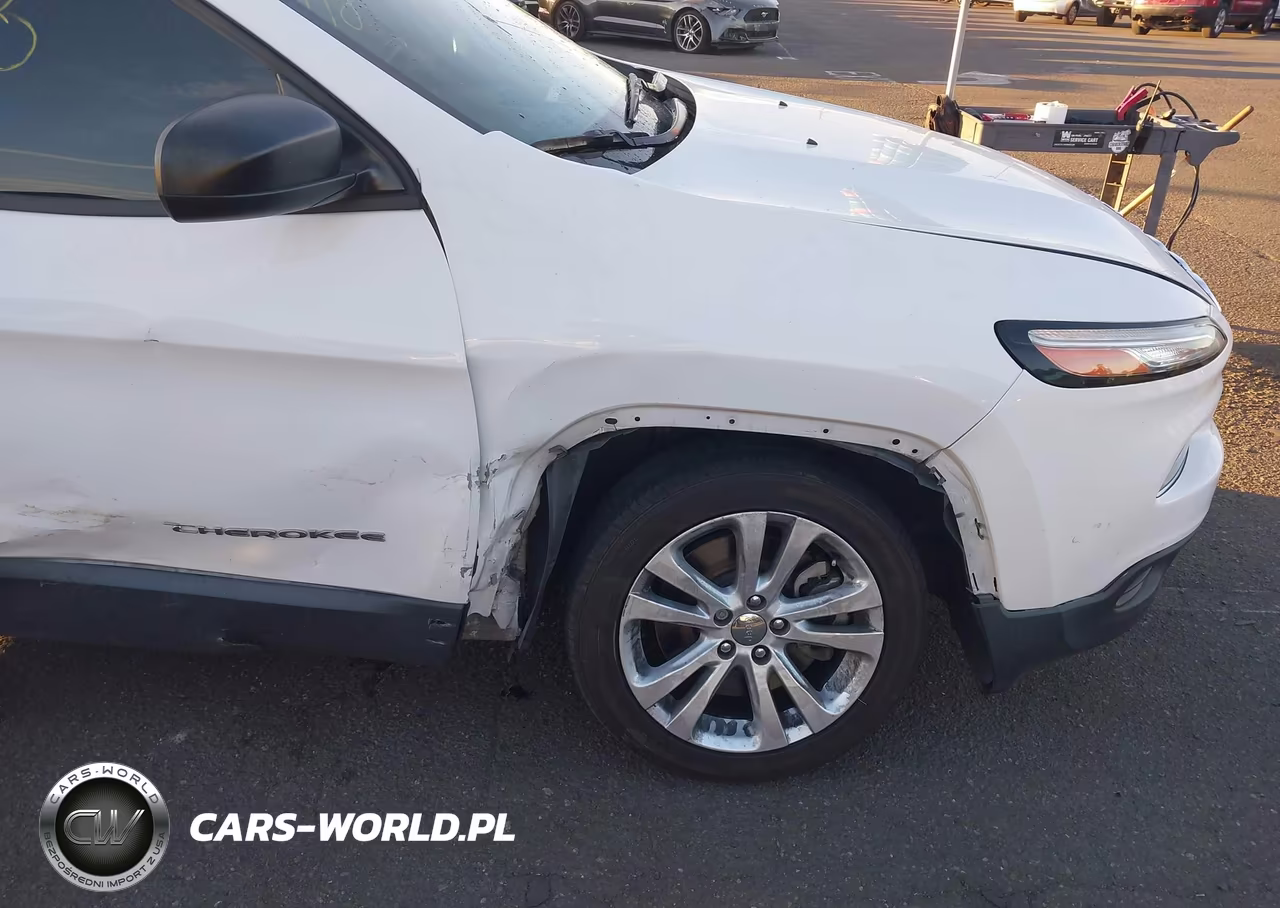 2015 Jeep Cherokee Sport VIN:1C4PJLAB4FW632695 - 6
