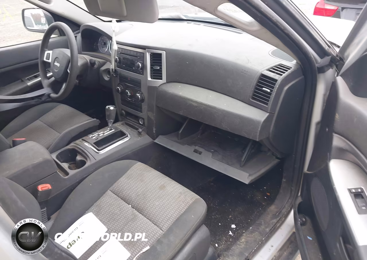 2008 Jeep Grand Cherokee Laredo VIN:1J8GR48K18C185082 - 5