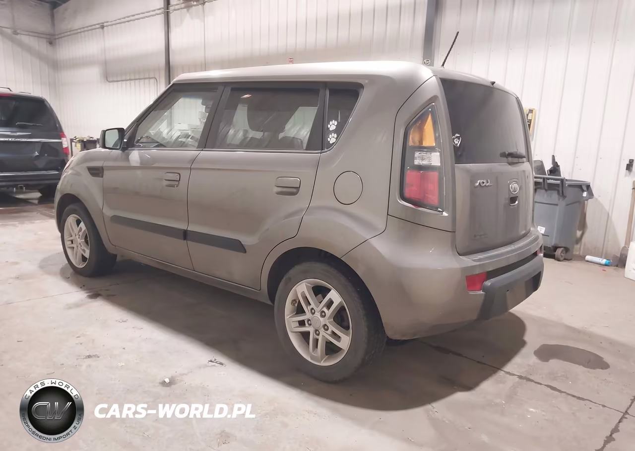 2010 Kia Soul + VIN:KNDJT2A28A7141687 - 3