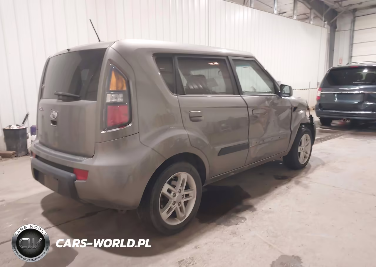 2010 Kia Soul + VIN:KNDJT2A28A7141687 - 4